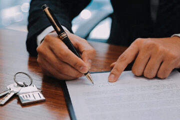 Familia de Museros celebra la compra de su nueva casa con RK Palanca Fontestad, agencia inmobiliaria en Valencia